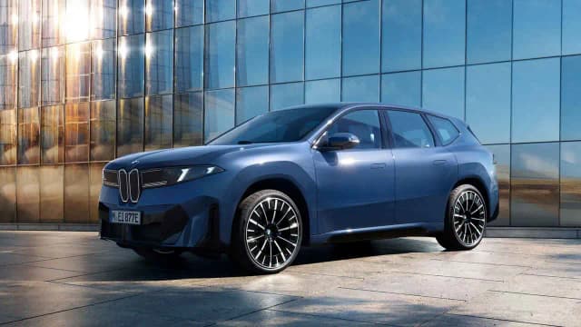 BMW iX3 50 xDrive, Türkiye'de ön siparişe açıldı!